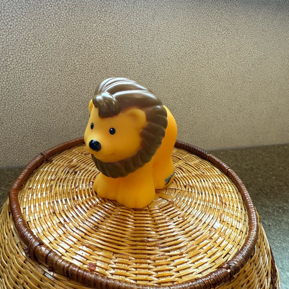 Fisher-Price Little People Lion